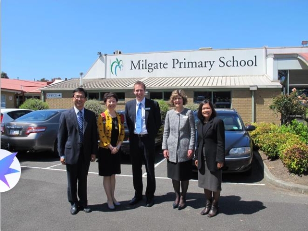 һȺ��վ�ڽ���ǰ��·����

�������Զ�����