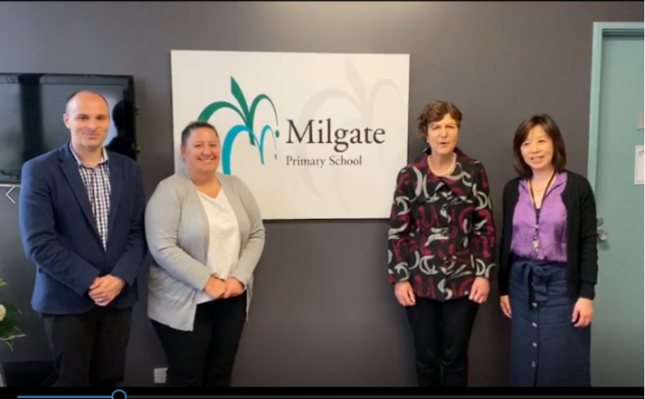 һȺ���˺�Ů��վ��һ��

�������Զ�����