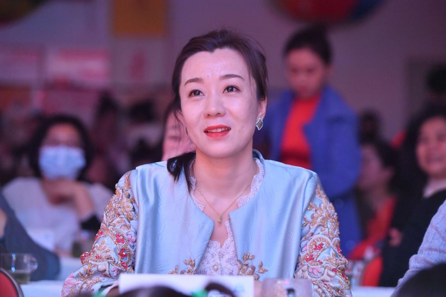 ��ί������